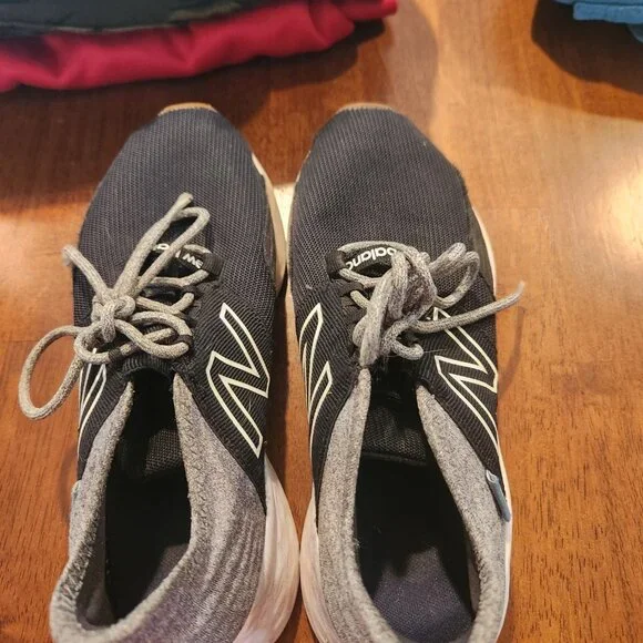 Sz 5 Boys New Balance- GUC - Picture 2 of 4